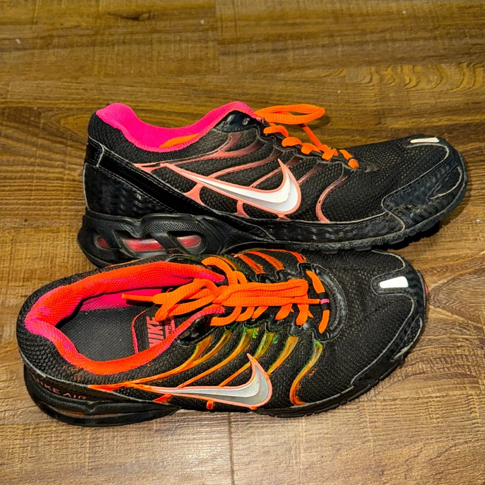 RARE Nike AirMax 8.5 Women’s orange and pink Custom colors one of a kind